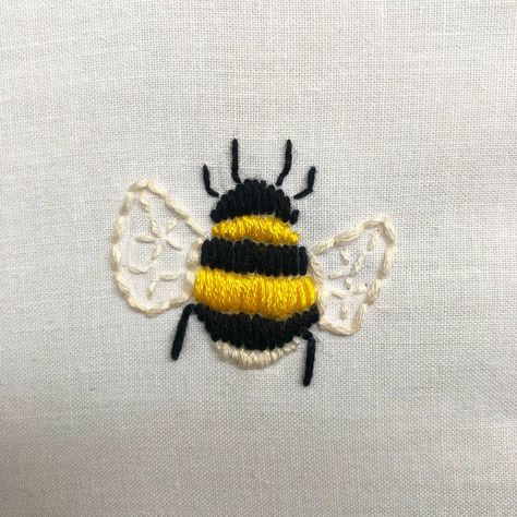 PRE ORDER Hand Embroidered 3 Bumble Bee Embroidery Hoop | Etsy Bumble Bee Illustration, Bee Embroidery Design, Embroidered Bee, Embroidery Hoop Wall, Embroidery Hoop Wall Art, Bee Embroidery, Thread Art, Bird Embroidery, Sewing Class