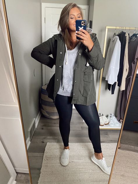 Faux Leather Leggings: Outfit Ideas — Caralyn Mirand Winter Leggings Outfit Plus Size, Midsize Fashion 30s, Raining Outfits, Plus Size Leather Leggings Outfit, Faux Leather Leggings Outfit Casual, Leather Leggings Outfit Plus Size, Rain Jacket Outfit, Plus Size Legging Outfits, Outfit Rain