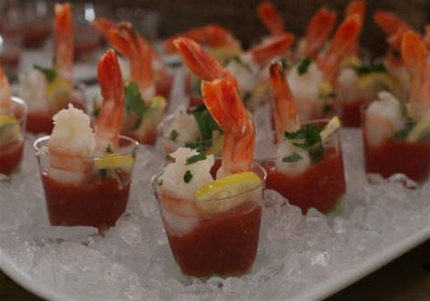 Shrimp Cocktail Shooters, Shrimp Cocktail Cups, Shrimp Cocktail Appetizers, Cocktail Appetizers, Prawn Cocktail, Shrimp Appetizers, Board Charcuterie, Cocktail Sauce, Shrimp Cocktail