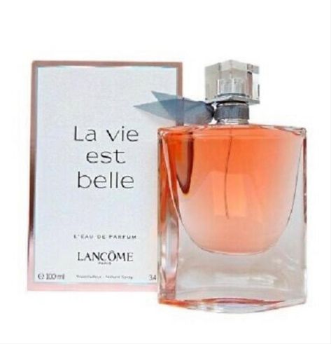 Perfumes Caravan, La Vie Est Belle Perfume, Lancome La Vie Est Belle, Perfume Versace, Perfume Scents, Perfume Gift Sets, Perfume Gift, Sweet Fragrances, Fragrance Design