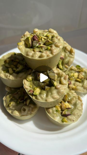 Pistachio Spread, Rice Crisps, Yummy Deserts, Sweet Bites, Pistachios Nuts, Healthy Snacking, M Instagram, Rice Crispy, Easy Delicious Recipes