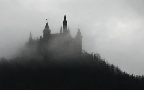 Dark Windows, Gellert Grindelwald, Fantasy Aesthetic, Throne Of Glass, Night Aesthetic, The Villain, Book Aesthetic, Cologne Cathedral, Dark Aesthetic