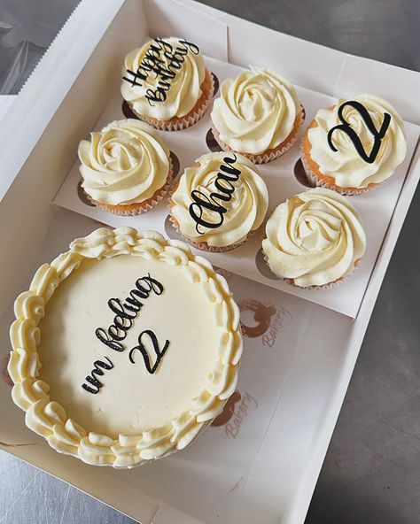 Who’s feeling 22? 🎉 Our simple bento box set is super elegant and cute! The perfect 5” little cake and 6x cupcake set! Comes in a range of colours, all you need to let us know is whats your message for your cake! check it out on our website www.qsbakery.co.uk #qsbakery #taylorswift #22 #foodie #love #bakery #londonbakery #summer #bentocake #setdesign #design #cakevideos #reels #reelitfeelit #cupcakes #vanillacake #foodgram @taylorswift #loveyourself #birthday #celebration #cakesdelivery... 22 Bento Cake, Bento Cake 22 Birthday, Bento Cake And Cupcakes Design, Bento Cake With Cupcakes Set, Bento Cake And Cupcakes, Simple Bento Box, Bento Cake Design, Simple Bento, Minimal Cake