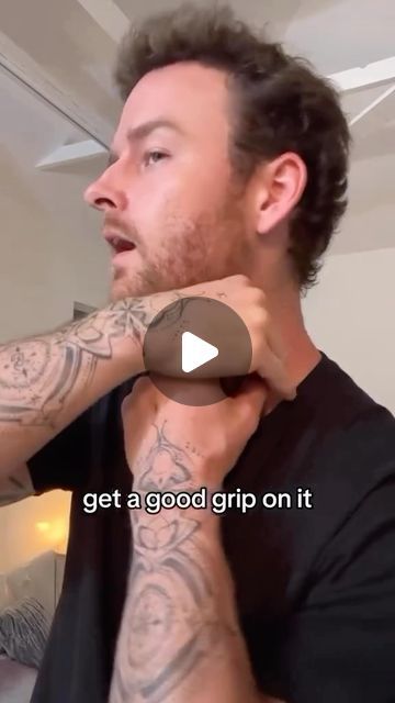 Key Reteff on Instagram: "I love the SCM, these neck muscles work overtime. SCM tension can cause things like headache, nausea, forgetfullness, fatigue, migraine, neckpain and so many more symptoms we don’t want.  Massage this muscle, do both sides and level yourself up in a couple minutes!  #neck #selfcare #migraine" Headache And Nausea Remedies, Neck Massage For Headache, Migraine Massage, Massage For Headache, Sternocleidomastoid Muscle, Neck Muscles, Remedies For Nausea, Sore Neck, Acupressure Massage