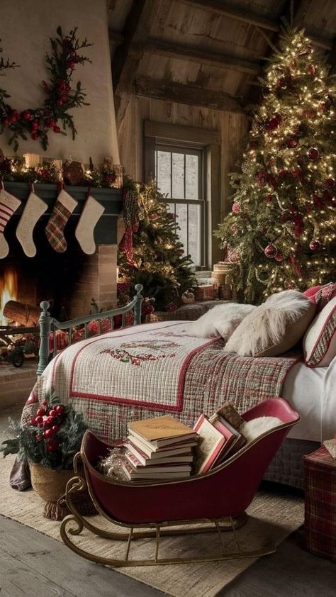 Christmas Cottage Bedroom, Traditional Christmas Bedroom, Vintage Christmas Bedroom, Farmhouse Christmas Bedroom Decor, Bedroom Decor Country, Farmhouse Christmas Bedroom, English Cottage Christmas, Bedroom Elements, Cozy Cottage Christmas