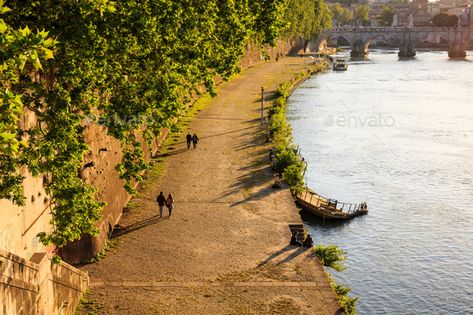 Tiber River Rome, Tiber River, Couples Walking, Ideas Creative, Walking By, Rome Italy, Inspiration Ideas, Iceland, Stuff To Do