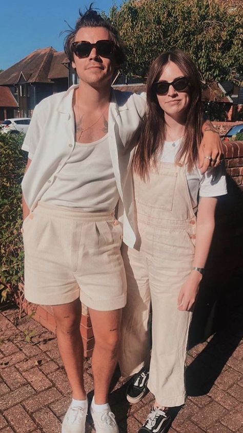 NEW// Harry And Gemma together recently (Gemma’s IG) Harry Styles Vans, Harry Styles Sister, Anne Cox, Harry Styles Vogue, Gemma Styles, Gambar One Direction, Harry Styles Outfit, Harry Styles Cute, Haikou