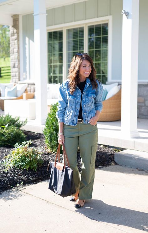 How to Wear a Denim Jacket for Fall - Cyndi Spivey Layering A Dress, Cyndi Spivey, Neutral Sweaters, Denim Jacket Outfit, Denim Jacket Fashion, Fall Denim, Double Denim, Black Denim Jacket, Black Turtleneck