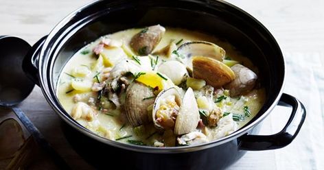 Gourmet Soup, New England Clam Chowder, Fresh Scallops, Crackers Recipe, Scallop Recipes, Cracker Recipes, Clam Chowder, New England Style, England Style