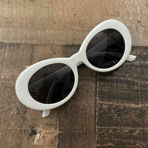 Aesthetic Sunnies, Goggles Sunglasses Women, Hogwarts Clothes, Indie Sunglasses, Aesthetic Shades, 60s Sunglasses, Life Collage, Aesthetic Sunglasses, 70s Sunglasses