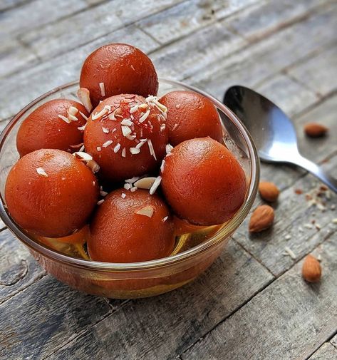 Sunday Dessert, Indian Food Photography, Yummy Ice Cream, Gulab Jamun, Desi Food, Indian Sweet, Indian Sweets, Healthy Sweets Recipes, Indian Snacks