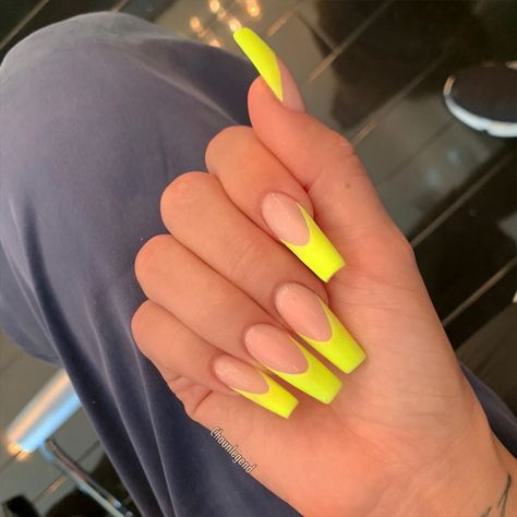 Chaun P. 🇰🇭 on Instagram: “Vacay Vibes @khloekardashian Pedi: @mimiknails” Acrylic Nails Yellow, Yellow French, Yellow Nail, Nails Yellow, French Tip Acrylic Nails, French Acrylic Nails, Tip Nails, Nails French, Summer Acrylic Nails