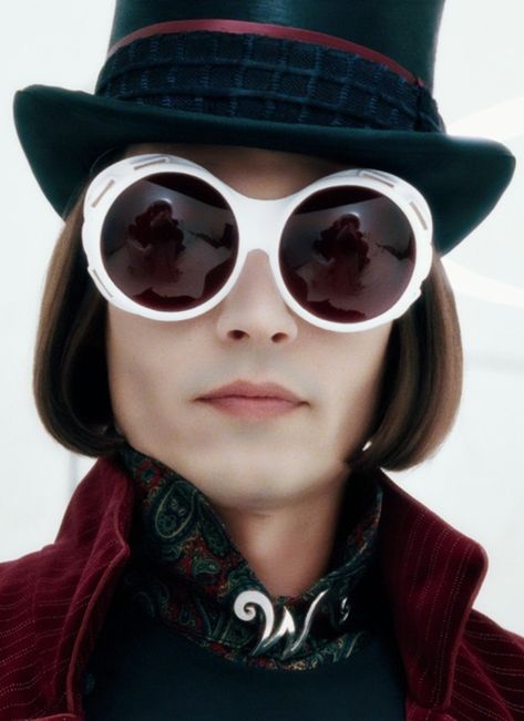 Willy Wonka -Charlie and the Chocolate Factory 2005 Willy Wonka Movie, Johnny Depp Willy Wonka, Charlie Chocolate Factory, Johnny Depp Characters, Barnabas Collins, Kaptan Jack Sparrow, Charlie And The Chocolate Factory, Johnny Depp Movies, Film Vintage