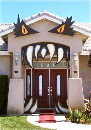 Easy Monster House Halloween entrance to spook up the front of your home for trick or treaters! Monster House Halloween, Porta Halloween, Halloween Camping, Easy Diy Halloween Decorations, Casa Halloween, Homemade Halloween Decorations, Monster House, Adornos Halloween, Halloween Tattoo