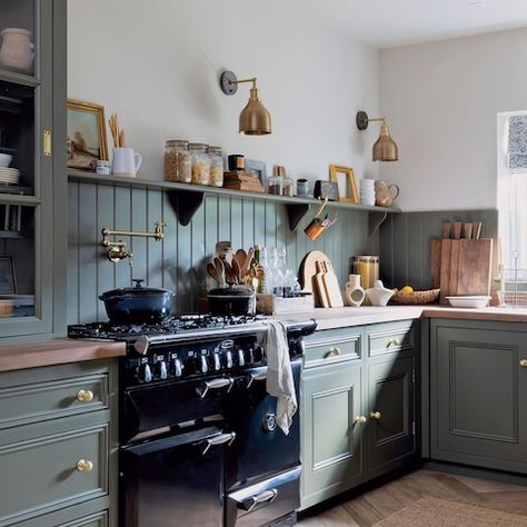 Victorian Kitchen, Green Cabinets, Kitchen Nook, Trendy Kitchen, Green Kitchen, Country Kitchen, Home Decor Kitchen, Home Decor Ideas, Kitchen Renovation