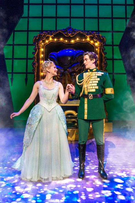 Savannah Stevenson (Glinda) and Oliver Savile (Fiyero). WICKED 2015/2016 London company at the Apollo Victoria Theatre. Photo by Matt Crockett: www.LOVEtheatre.com/tickets/1085/Wicked?sid=PIN Fiyero Wicked, Broadway Wicked, The Witches Of Oz, Wicked Costumes, Broadway Costumes, Glinda The Good, Wicked Musical, Glinda The Good Witch, Theatre Geek