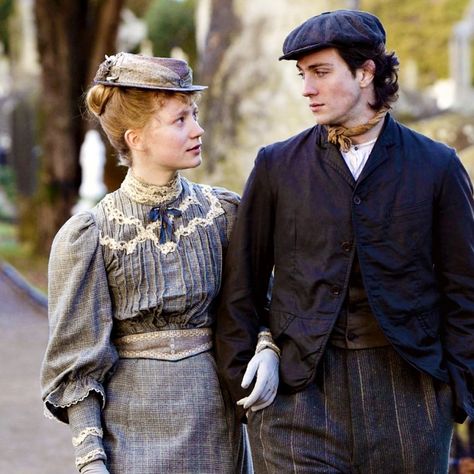 Mia Wasikowska & Aaron Taylor Johnson (Albert Nobbs) Albert Nobbs, Alice In Wonderland 2010, Jane Eyre 2011, Belle Epoque Fashion, Aaron Johnson, Mia Wasikowska, Crimson Peak, Aaron Taylor, Aaron Taylor Johnson