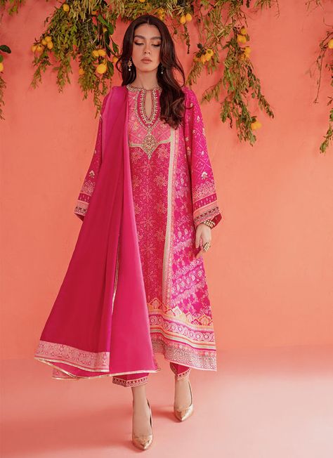 Magenta Colour, Farah Talib Aziz, Colour Fashion, Embellished Wedding Dress, Beautiful Suit, Designer Outfits, Pakistani Dress Design, Silk Dupatta, Silk Pants