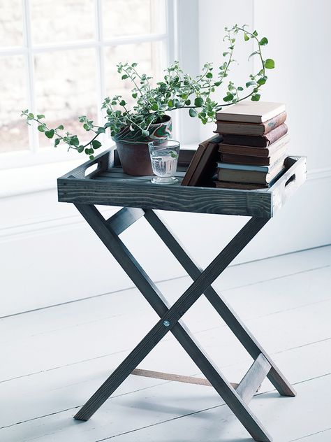 Rustic Wooden Tray, Navy House, Butlers Tray Table, Tray Table Decor, Butler Table, Vintage Bedroom Furniture, Tray Tables, Spring Living Room, Tv Tray