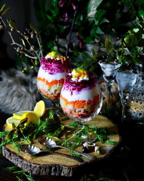 Russian Shuba Salad Verrines Shuba Salad, Russian Salads, Russian Snacks, Russian Dinner, Russian Decor, Russian Party, Russian Salad, Russian Foods, Christmas Salads