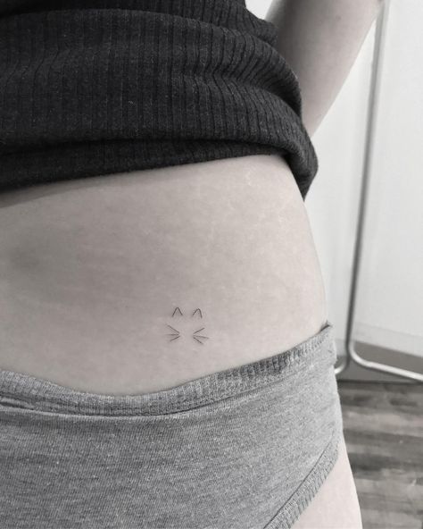 75 Suuuuuuuper Tiny Tattoos That Even Your Grandma Will Approve Of Cat Lady Tattoo, Tiny Cat Tattoo, Meow Tattoo, Tiny Tattoo Ideas, Stick Poke, Small Girl Tattoos, Cat Tattoo Designs, Tiny Tattoo, Make Tattoo