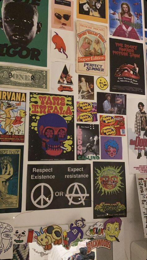 indie room monster energy music bands diy mirrors posters CDs plants candles drawers bookshelves dr martens alternative Wall Room Decor, Chambre Inspo, Wallpaper Sky, Wallpaper Retro, Bedroom Decor For Couples, Grunge Room, Room Goals, Seni 3d, Indie Room