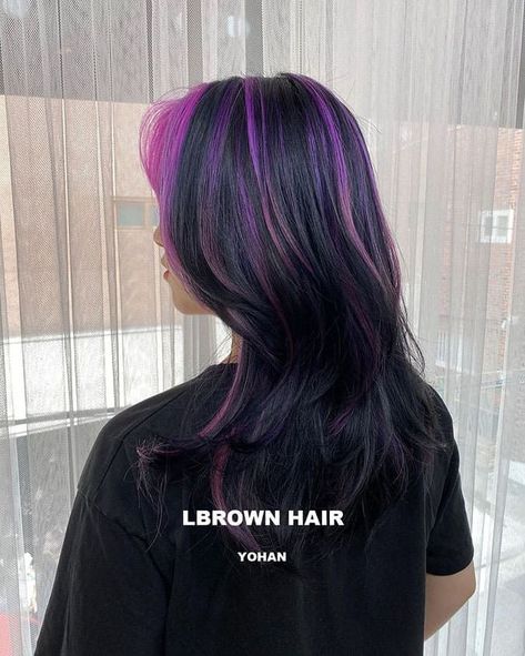 Underhair Color, Purple And Black Hair, Hair Color Underneath, Hair Color Streaks, Hair Streaks, Hair Idea, Pretty Hair Color, Images Esthétiques, Hair Stylist Life