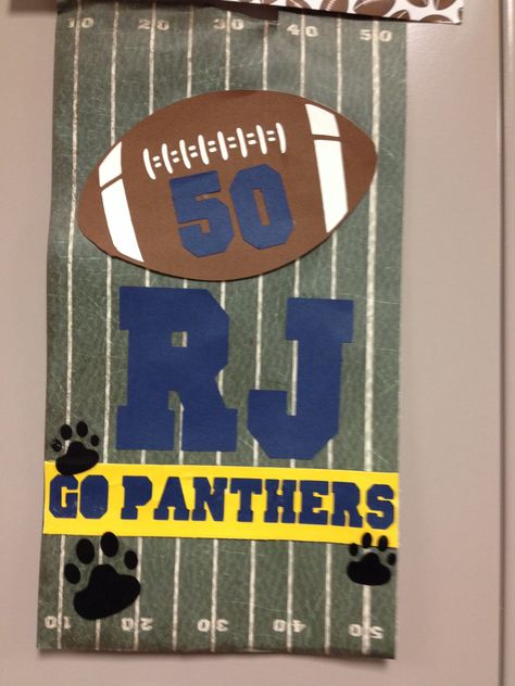 Varsity Football Locker Room Decorations, Football Locker Signs High School, Football Playoff Signs Locker Decorations, Decorating Football Players Lockers, Playoff Locker Room Decorations, Cheerleading Locker Signs, Football Locker Signs, Poster Board Ideas, Football Locker Decorations