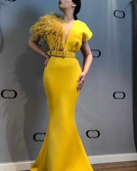 Gown With Feathers, Prom Yellow, Gowns For Wedding, Yellow Mermaid, Bridesmaid Dresses Prom, Day Time, African Fashion Women, Yellow Mustard, Mode Hijab