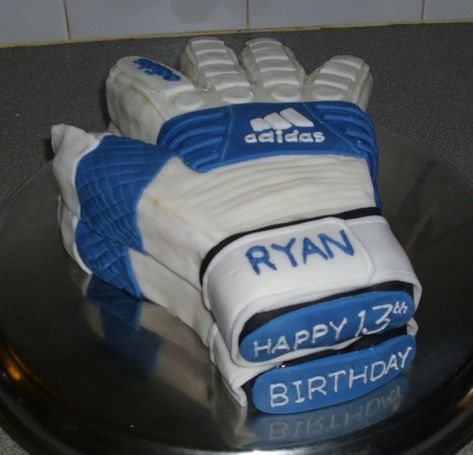 Goal Keeper Cake, Soccer Keeper, Sports Food Ideas, Cake Football, Football Cakes, Soccer Ball Cake, Keeper Gloves, 12th Birthday Cake, Boy Cakes