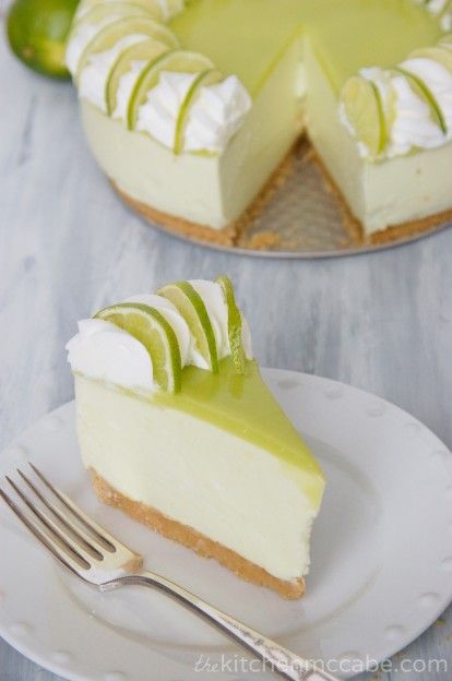 lime 1 Key Lime Mousse, Lime Mousse, Key Lime Recipes, Slice Of Cheesecake, Key Lime Desserts, Mousse Dolce, Mousse Pie, Lime Desserts, Mini Torte