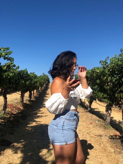 Wine Vineyard Outfit Black Women, Black Women Winery Outfits, Winery Outfit Spring Black Women, Wine Farm Outfit Summer, Winery Outfit Summer Black Women, Temecula Outfit Wine Tasting, Wine Tasting Outfit Casual, Wine Tasting Outfit Black Women, Casual Winery Outfit Spring