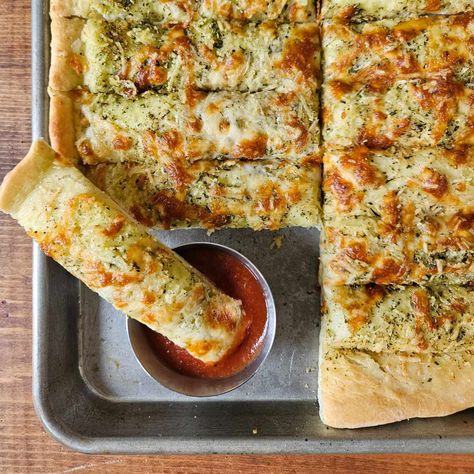 Sourdough Discard Breadsticks Quick, Sourdough Discard Cheesy Bread, Sourdough Breadsticks Discard, Sourdough Discard Cheese Bread, Sourdough Side Dish, Sourdough Breadsticks Quick, Quick Sourdough Discard Bread, Discard Breadsticks, Sourdough Discard Lunch Recipes