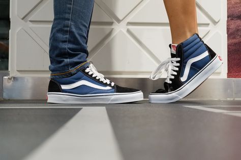 Vans Old Skool Outfit, Vans Navy Blue, Vans Outfit Men, Blue Couple, Vans Outfit, Vans Style, Cartoon Movies, Vans Sneakers, Converse All Star