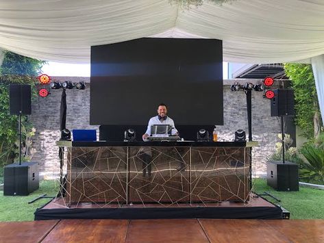 Dj Booth Ideas, Wedding Dj Setup, Dj Ideas, Nye 2024, Dj Stand, Dj Room, Dj Stage, Dj Setup, Dj Set