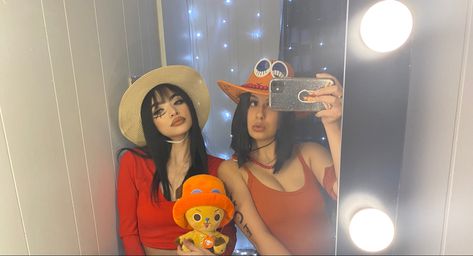 Cosplay Duo Ideas Anime, Ace Female Cosplay, Luffy Girl Cosplay, Luffy Female Cosplay, Luffy Cosplay Female, Luffy Halloween Costume, One Piece Cosplay Female, Luffy Costume, One Piece Halloween Costume