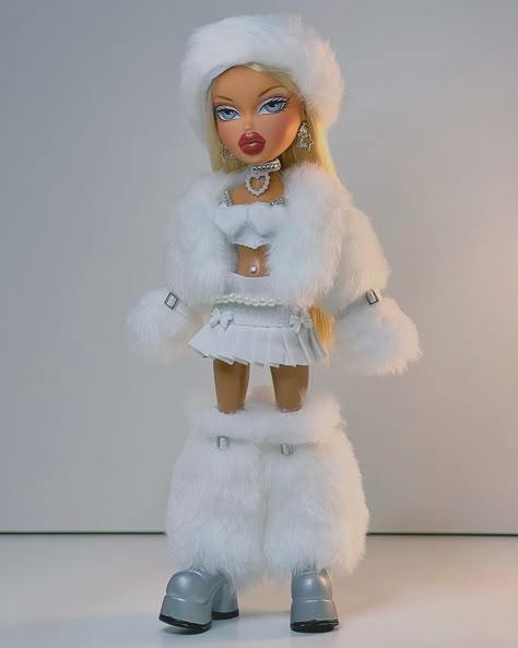 Brat Fashion, Bratz Aesthetic Outfit, Mission Outfits, Bratz Party, Winter Wonderland Outfit, Wonderland Outfit, Music Video Outfits, Bratz Outfit, Snow Fits