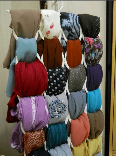 20 Great Ideas for Organizing Hijab for Every Day Routines Ikea Komplement, Haute Hijab, Scarf Rack, Ideas For Organizing, Scarf Storage, Scarf Organization, Scarf Holder, Diy Fashion Projects, Diy Wardrobe