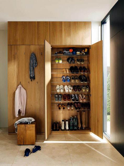 Wooden wardrobe with shoes rack integrated Shoe Storage Design, Shoe Cabinet Design, Hall Wardrobe, Armoire Entree, Diy Shoe Storage, Entryway Closet, Ranch Remodel, Modern Entry, Modern Entrance