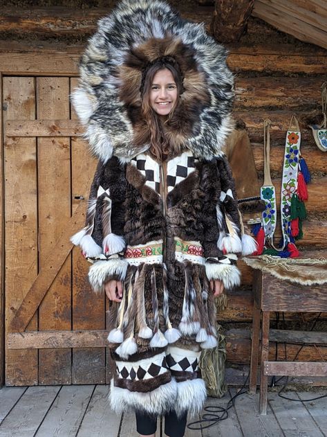 Reverse Flow Smoker, Smoker Build, Living Museum, Fur Parka, Standard Dress, Traditional Dress, One Image, Traditional Dresses, Nice Tops