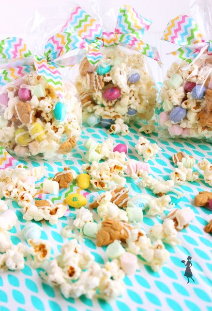 Bunny Bait | The Suburban Soapbox Easter Trail Mix, Popcorn Snack Mix Recipes, Bunny Bait Recipe, Easter Snack Mix, Homemade Kettle Corn, Easter Popcorn, Easter Food Appetizers, Popcorn Recipes Caramel, Bunny Bait