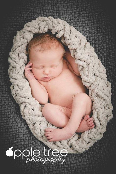 Crochet Pattern for Chunky Diagonal Weave Baby Cocoon, Bowl, or Basket – Crochet by Jennifer Newborn Basket, Weave Blanket, Bernat Baby Blanket Yarn, Pixie Bonnet, Pictures Outfits, Bernat Baby Blanket, Basket Crochet, Baby Bowls, Preemies