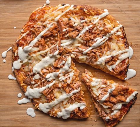 Jackfruit Pizza, Buffalo Jackfruit, Vegan Worcestershire Sauce, Homemade Ranch Dressing, Vegan Mozzarella, Homemade Ranch, Delicious Lunch, Raw Cashews, Buffalo Sauce