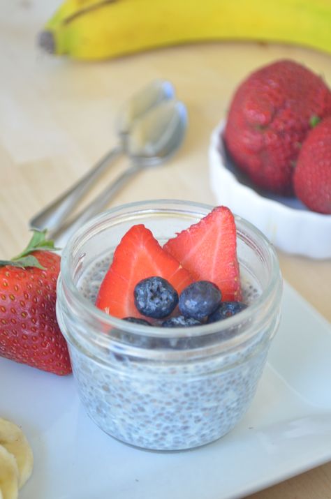 Grab & GO! Chia Seed Pudding in Mason Jar Chia Pudding Jars, Protein Chia Seed Pudding, Heart Healthy Diet Recipes, Strawberry Chia Seed Pudding, Chai Pudding, Chai Seed, Healthier Dessert Options, Greek Yogurt Toppings, Healthy Dessert Options