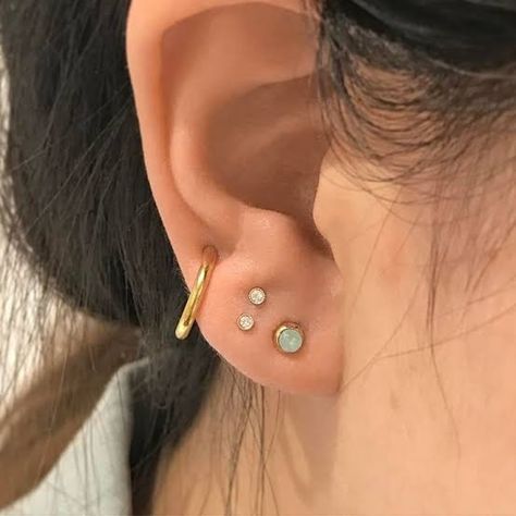 Earlobe Piercings, Minimalist Ear Piercings, Ear Piercing Studs, Ear Lobe Piercings, Lobe Piercings, Ear Art, Pretty Ear Piercings, Maria Tash, Multiple Ear Piercings