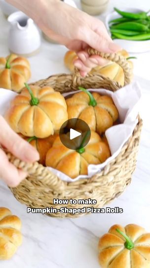 Italian Calzone, Pumpkin Pizza, Fall Charcuterie, Pizza Roll Recipe, Decorative Food, Pizza Roll, Birds Singing, Halloween Party Dinner, How To Make Pumpkin