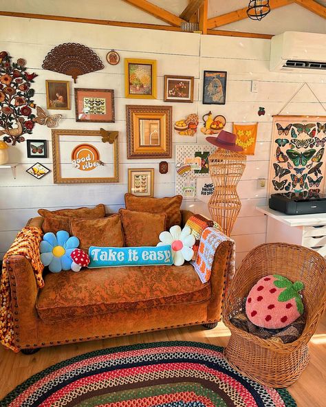 It’ll be 4 years in my hippie paradise this Fall! Made this little living room area cuter 🌈 swipe to see! Grandma Living Room, Hippie Living Room Ideas, 70s Living Room Aesthetic, Thrifted Gifts, Su Jasper, Hippie Apartment, Hippie Living Room, Retro Room Ideas, Funky Living Room