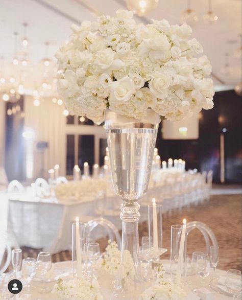 Tall White Vase, Tall Glass Vase, All White Wedding, Like Photo, Ivory Roses, Wedding Vases, Birthday Table, White Wedding Flowers, Center Pieces