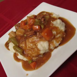 Easy Meal Idea: Campbell's Chunky Soup over Mashed Potatoes Campbells Chunky Soup Recipes, Vegetable Mash, Cheap Meals For Two, Mashed Potatoes Recipe Easy, Chunky Soup, Large Meals, Campbells Soup Recipes, Oven Meals, Pantry Challenge