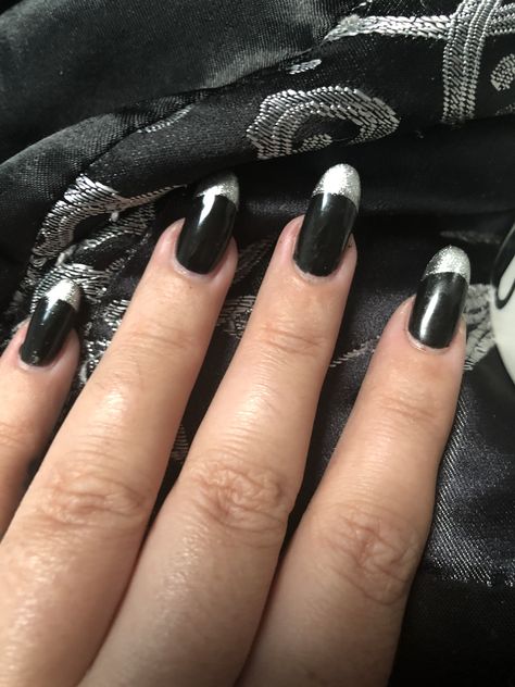 Black Nail Silver Tip, Silver Nails With Black Tips, Silver Tip Nails, Silver Nail Polish, Silver Tips, Black Polish, Silver Nails, Prom Nails, Black Obsidian